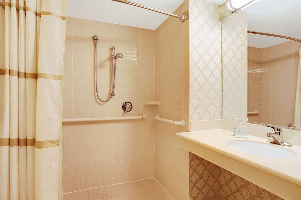 Lafayette Park Hotel And Suites Trenton Room photo