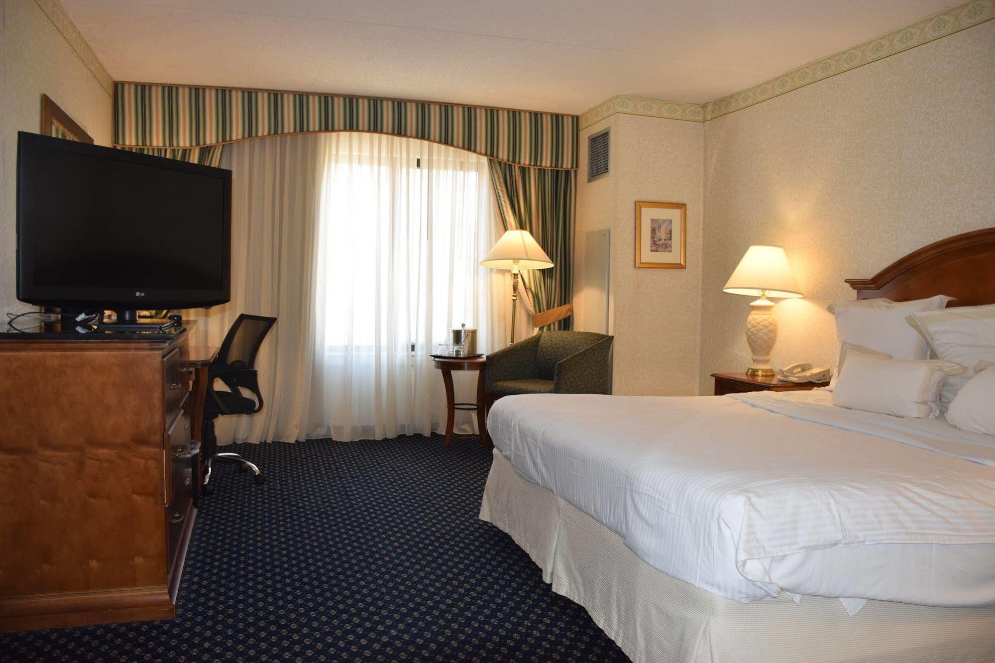 Lafayette Park Hotel And Suites Trenton Exterior photo