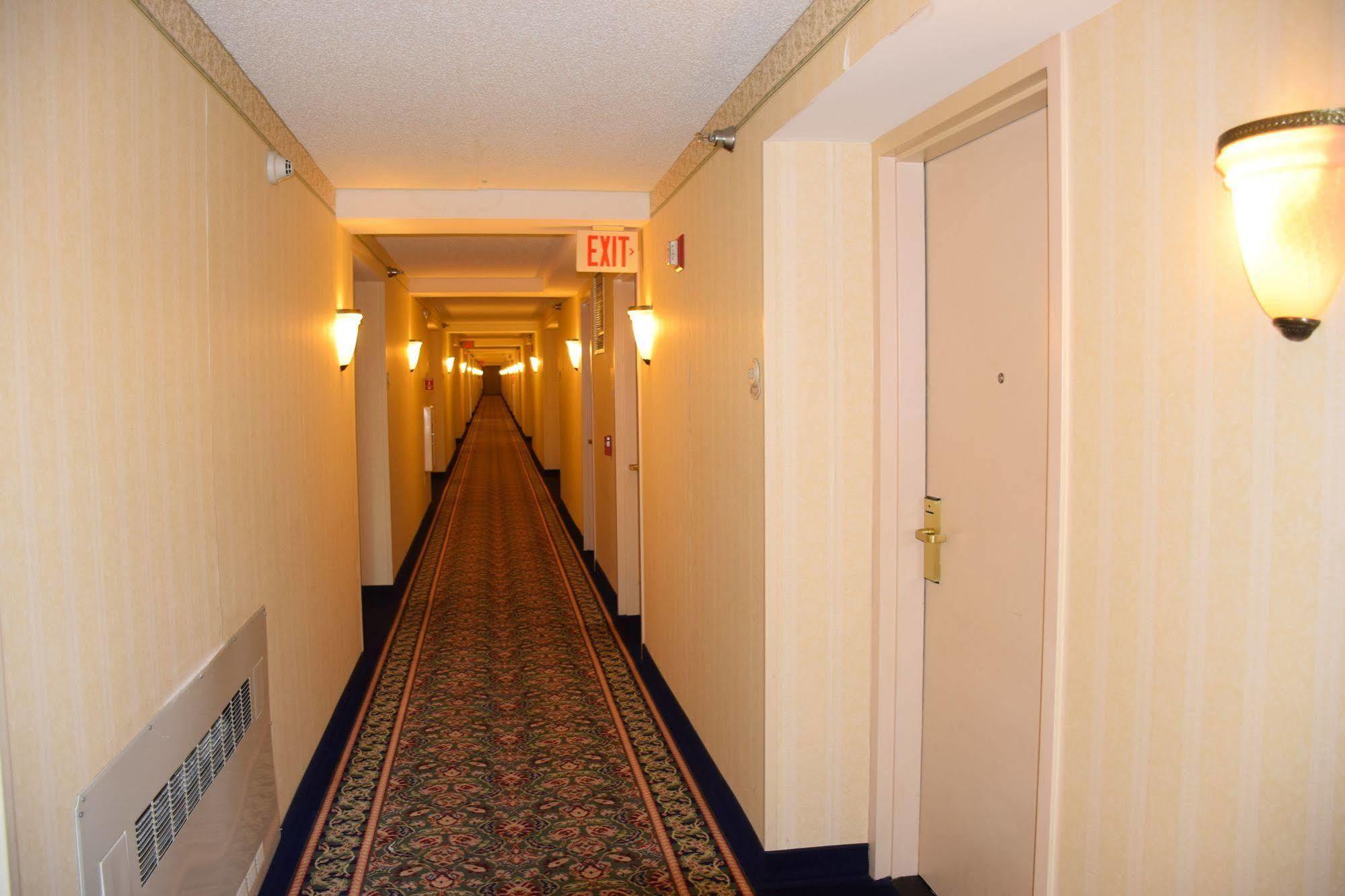 Lafayette Park Hotel And Suites Trenton Exterior photo
